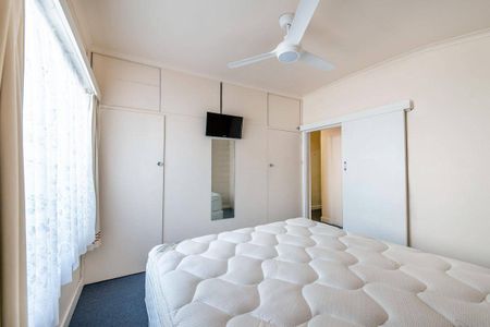 Neat & Tidy Two Bedroom Home - Photo 3