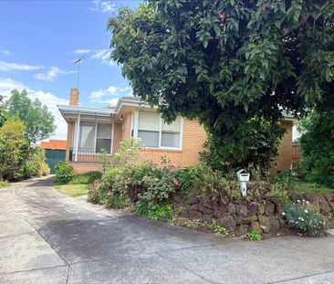 Neat family home with gardener included - Photo 4