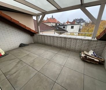 Moderne 4-Zimmer-Dachgeschosswohnung mit Balkon in zentraler Lage v... - Foto 1