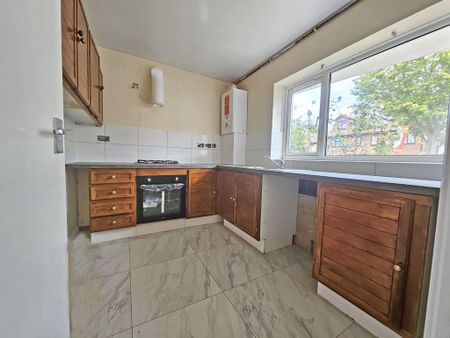 2 bedroom end of terrace house to rent - Photo 4