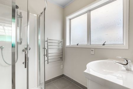 Tidy 2-Bedroom (back unit) - Photo 4