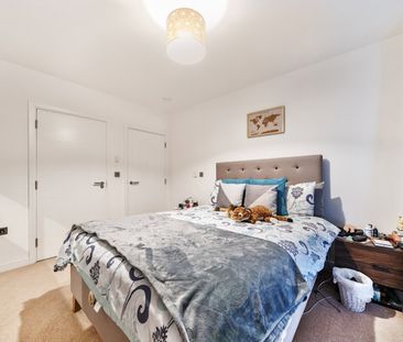 Flat to rent - 2 Moy Lane, London, SE18 - Photo 5