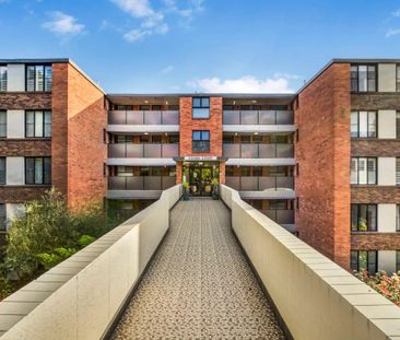 Perfect location with panoramic views - Photo 5