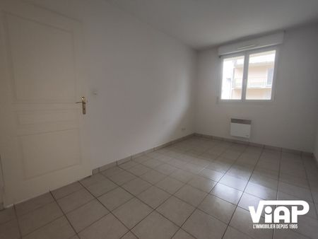 T2 DE 36 m² PROCHE PLACE DES CARMES - Photo 4