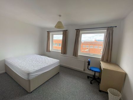 Warblington Street, Portsmouth - Photo 3