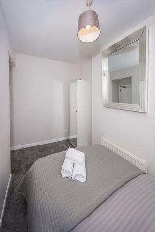 3, 74 University Street, Belfast, BT7 1HB - Photo 5