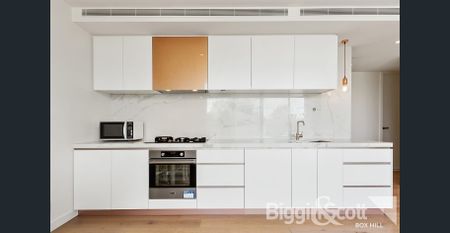 Spacious Apartment with Great Location in BOX HILL - Photo 3