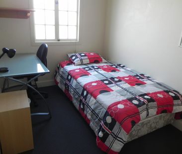 PERFECT ROOMING ACCOMMODATION FOR STUDENTS - CLOSE TO QUT - Photo 4