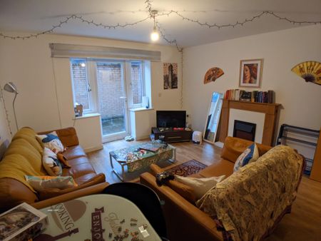 2 bedroom flat to rent - Photo 2