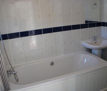 1 bedroom semi-detached bungalow to rent - Photo 2