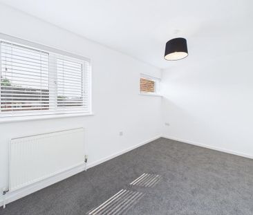 3 bedroom terraced house to rent - Photo 6