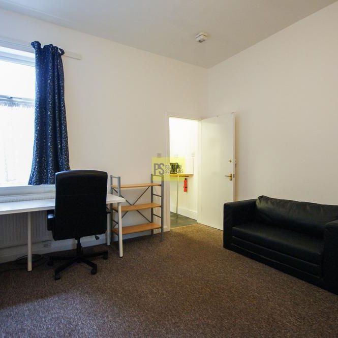 Studio to rent - Photo 1