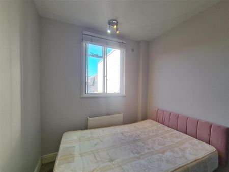 3 bedroom apartment to rent - Photo 2