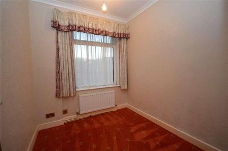 Beverstone Grove, Lawn, Swindon, Wiltshire, SN3 - Photo 3