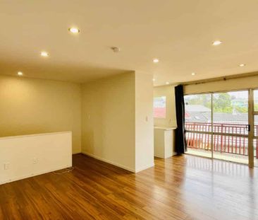 Modern 2-Bedroom, 2-Bathroom in Prime New Lynn Location - Photo 4