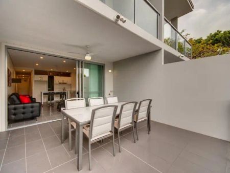 2/49 Farm Street, Newmarket QLD 4051 - Photo 4