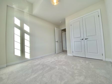 For Lease - 21 Viola St. Street, East Gwillimbury, Ontario - Photo 5