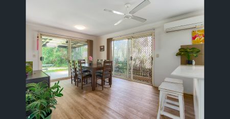 Furnished Family Home in Unbeatable Location! - Photo 2