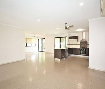 Fully Air Conditioned Home - Garage Converted into Rumpus Room - Photo 1