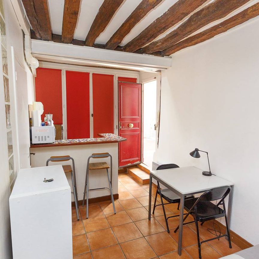 Logement à Paris, Location meublée - Studio T1 - Place de la République, Le Marais (PA-1605) - Photo 1