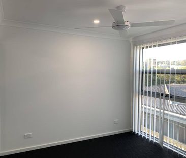 BEACHSIDE TOWNHOUSE - Photo 4