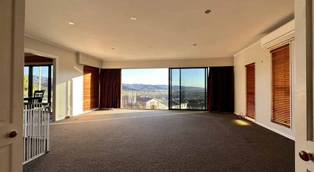 Spacious Family Home with Stunning Valley Views - Photo 5