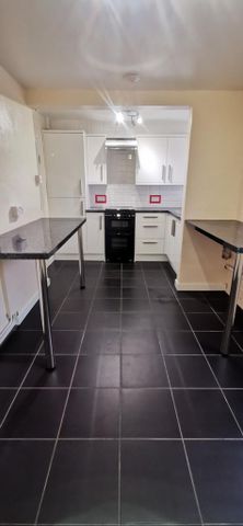 2 bedroom semi-detached house to rent - Photo 2