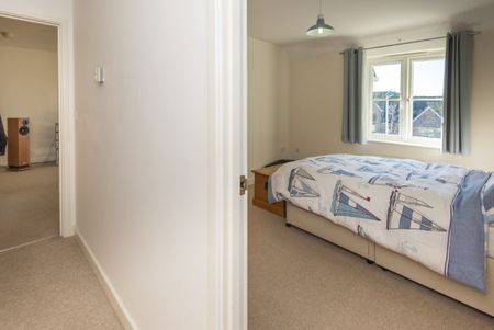 Purpose Built 1 Bedroom Top Floor Flat to Rent in Worthing - Photo 5