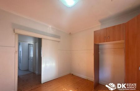 Ideal and Convenient Home in Sunshine - Photo 5