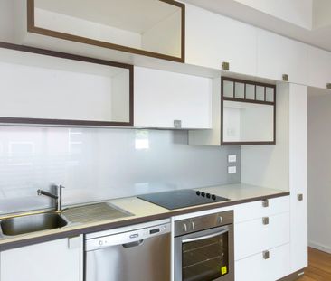 Modern Apartment in Prime CBD location - Photo 4