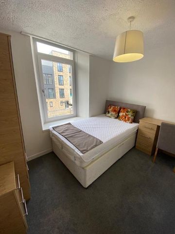 3 bedroom flat to rent - Photo 2