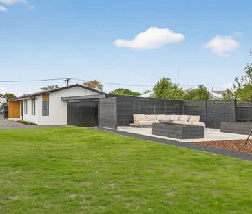 Large section with triple garaging! - Photo 5