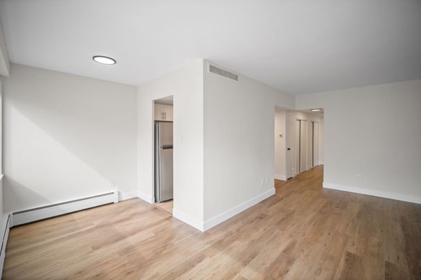 For Lease - 250 St Clair Avenue Unit# 303, Toronto, Ontario - Photo 1