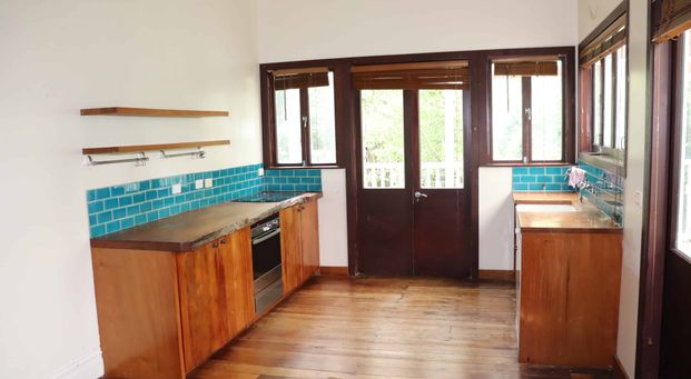 Cosy 5-Bedroom Home with lots of Character - Surrounded by Fruit Trees - Photo 1