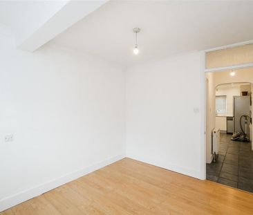 2 bedroom maisonette to rent - Photo 4