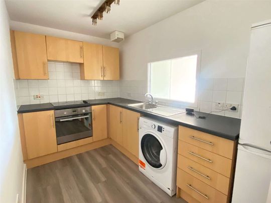 A contemporary apartment forming part of a modern development set in vibrant Crawley. - Photo 1