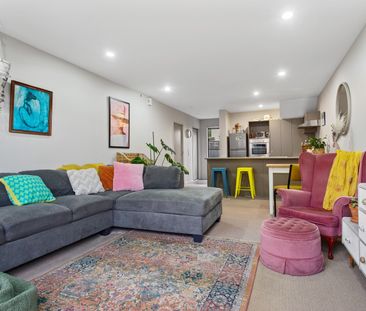 Modern 3 Bedroom Townhouse in Great Location - Photo 5