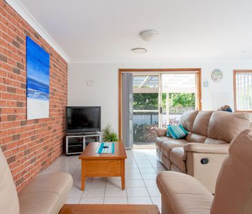 Three bedroom duplex with ducted AC - Photo 2