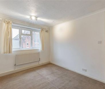 3 bedroom apartment to rent - Photo 4