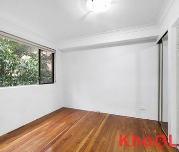 BEAUTIFULLY SPACIOUS ONE BEDROOM IN GREAT LOCATION - Photo 5