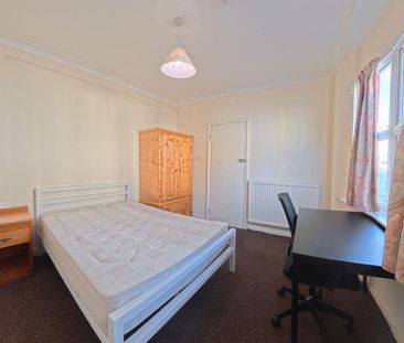 5 bedroom terraced house to rent - Photo 4