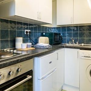 Flat 7, 2 VICTORIA TERRACE Leeds - LS3 1BX - Photo 3