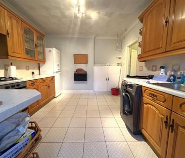 3 bedroom semi-detached bungalow to rent - Photo 3