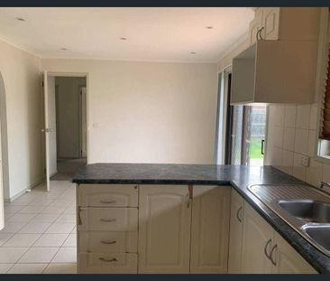 3 Bedroom house in the good location of Hoppers Crossing that is no... - Photo 3