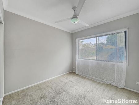 A Quiet & Convenient Townhouse - Close to Transport, Shops and Schools - Photo 5