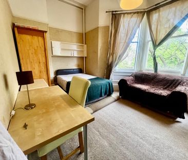 9 bedroom Flat To Let - Photo 4