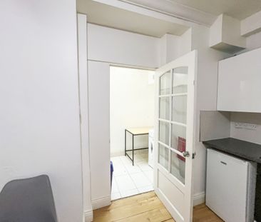 Studio - Photo 1