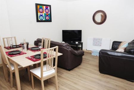 5 bedroom flat to rent - Photo 2