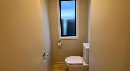 4 bedrooms 2 bathrooms fully fenced - Photo 5