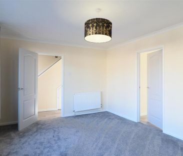 4 bedroom semi-detached house to rent - Photo 3